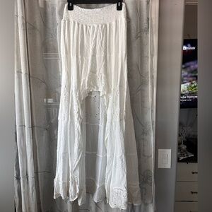 Long skirt, short in front, long in back. Size M, can fit a large.